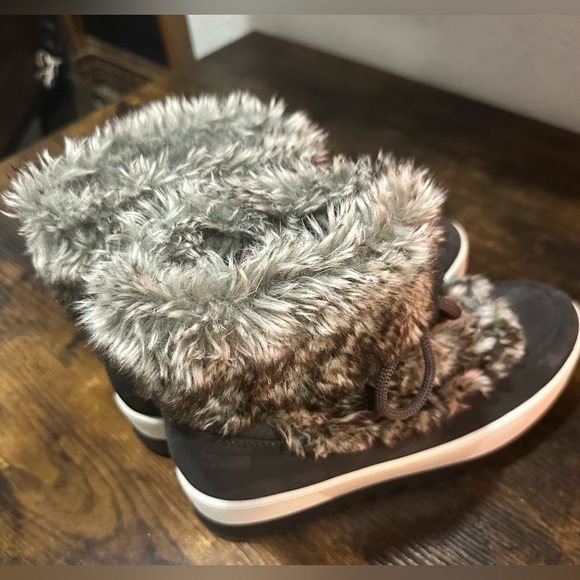 Cougar Women’s Vivian Faux Fur Trim Gray Faux Leather Waterproof Boots Snow - Picture 8 of 10